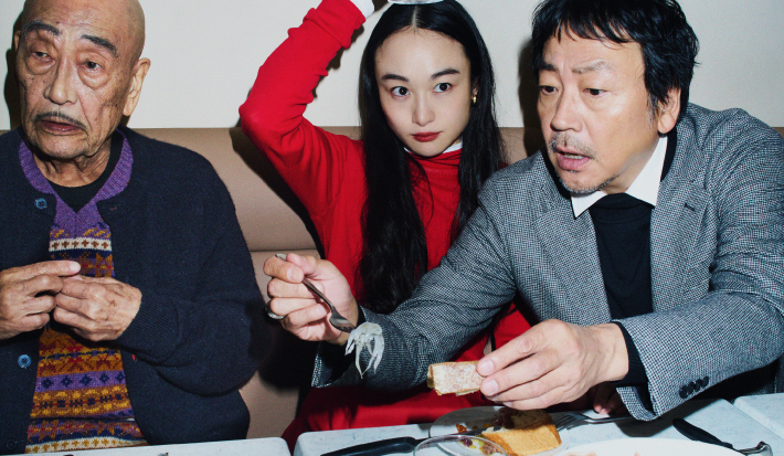 冬を着る。街を包む。｜UA HOLIDAYS 2025