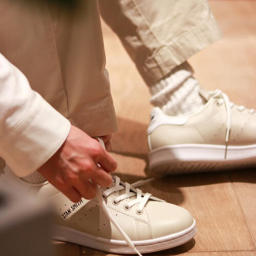 不朽の名作「STAN SMITH」を別注