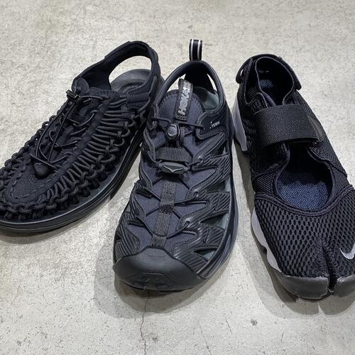 スニーカー？サンダル？どっち？