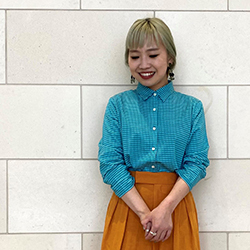 カラーアイテムを着こなすテクニック