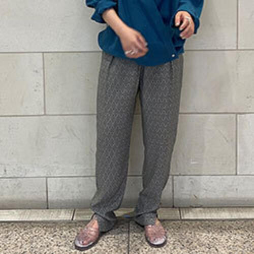 柄パンツを使いこなす今年の夏