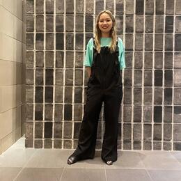 サロペットはこう着る