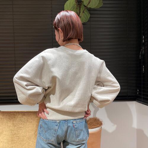 デニムと合わせるPHEENY別注