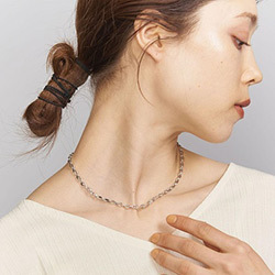 ワードローブに加えたい＜PHILIPPE AUDIBERT＞の【別注】ネックレス。