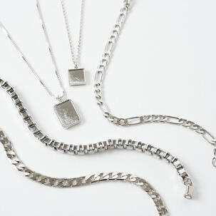 トレンドに左右されないデザインとスマートに着用できるアクセサリー 