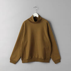 スウェットのタートルネック