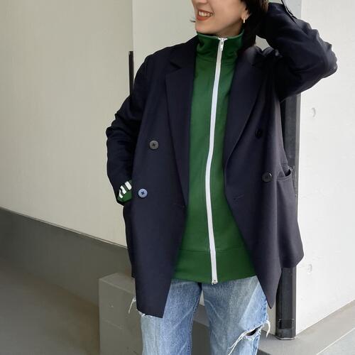 かっちりジャケットの着崩しコーディネート