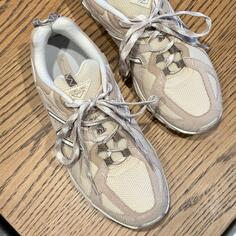 スニーカーで春始めませんか？