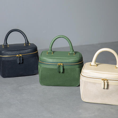 ＜ch!iii×BEAUTY&YOUTH＞別注スエードバニティバッグ