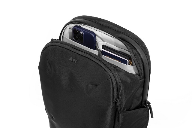 AER61001_propack20l_black_valetpocket.jpg