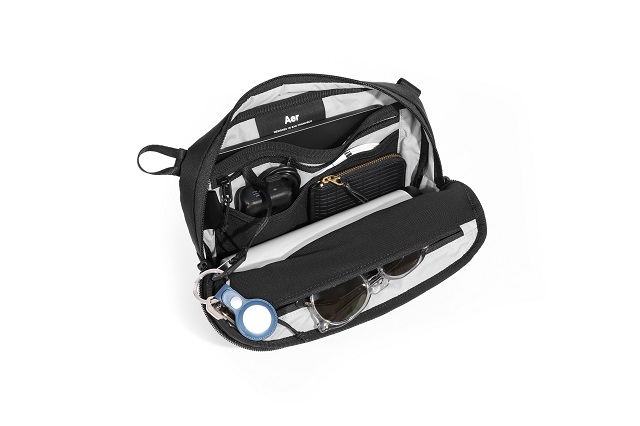 AER61003_prosling_black_interior.jpg