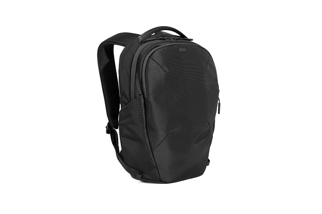 AER61004_propackslim_black_34hero.jpg