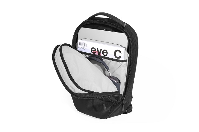 AER61004_propackslim_black_interior.jpg