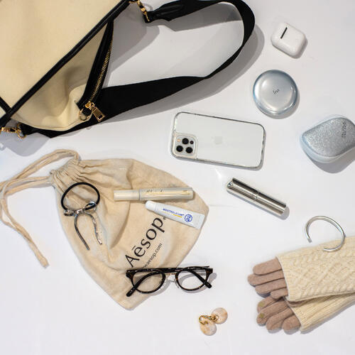 おしゃれ好きなスタッフがお届けするバッグの中身