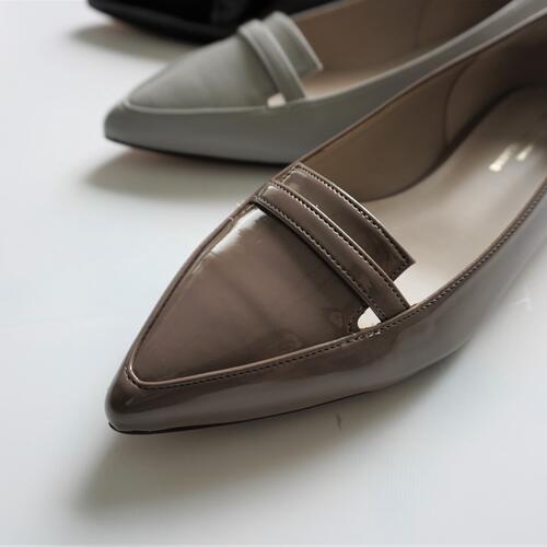 【New in】足元が美しく際立つフラットシューズ