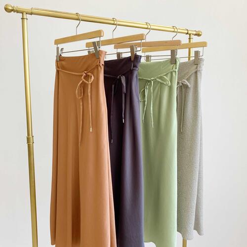 【Recommend】この春一押しのスカート、サテンナロースカート！