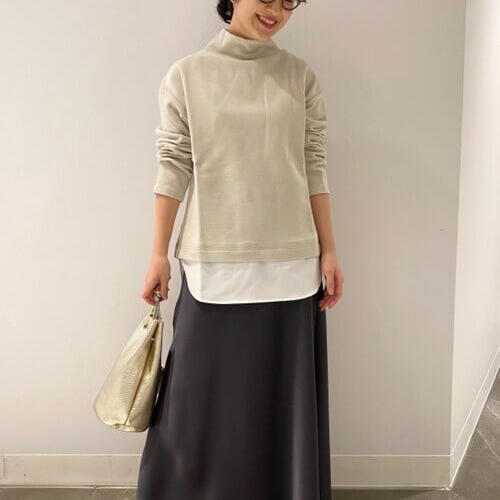 【骨格診断ナチュラル編】質感重視の素材とゆったりシルエットでこなれ感を演出