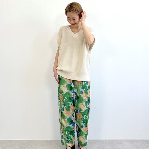 【HIT ITEM】着回しやすいニットベスト！スタッフ別スタイリング