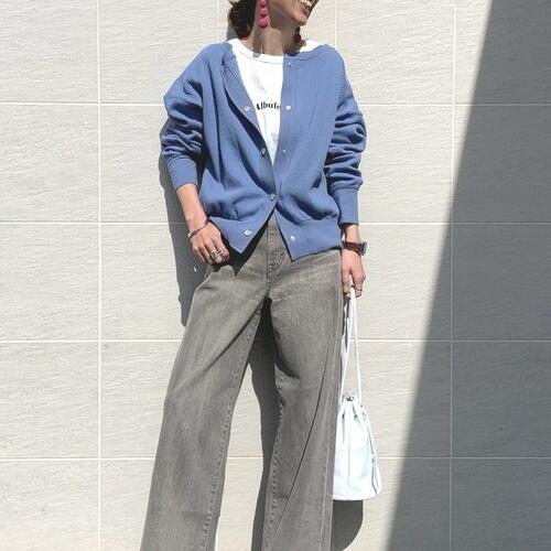 サックスブルーを詳しく知りたい!上手に取り入れた大人の爽やかコーデも紹介