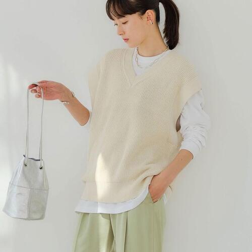 着回しコーデの極意はアイテム選びにあり。同じ服に見える問題を小物力で解決