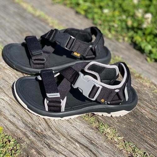 スタイリングで選ぶスポーツサンダル