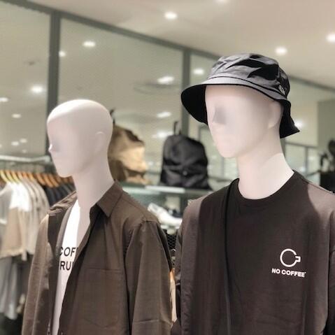 【見せたいお店のイマ】秋のはじめの1枚に。印象的なコラボTシャツ