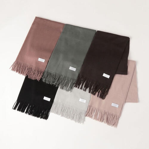 大人のためのストール巻き方講座。いつものコーデを格上げするポイントは？       