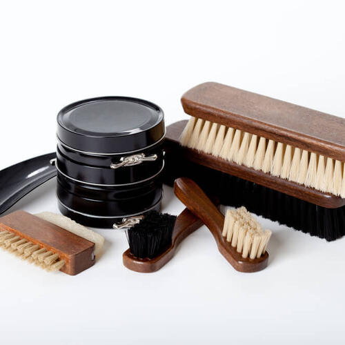 最初が肝心！ 革財布を永く使うためのお手入れ法。手順や必要なアイテムを紹介