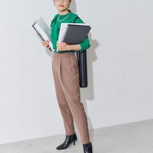 テーパードパンツとはシルエットの種類。コーデ例から着こなし方を解説します