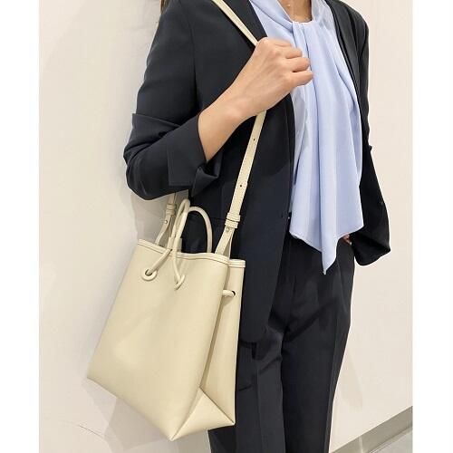 スーツスタイルに合わせたい！春通勤アイテム