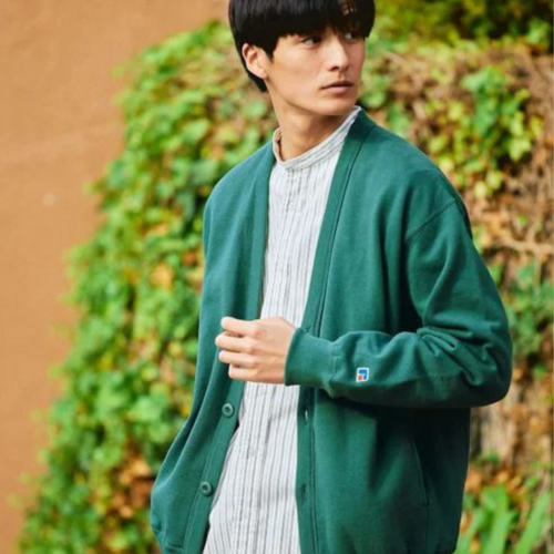 一足早くチェック！冬から春先にも活躍する重宝トップス