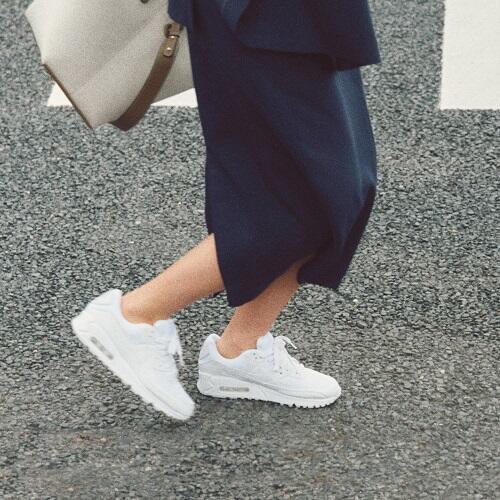 【＃働くグリーンレーベル連載 Vol.4】軽やかな足元で通勤！スニーカー４選