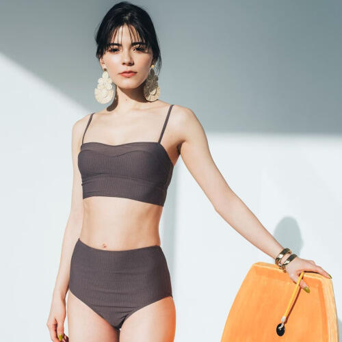 毎シーズン人気！大人が似合うスイムウェア