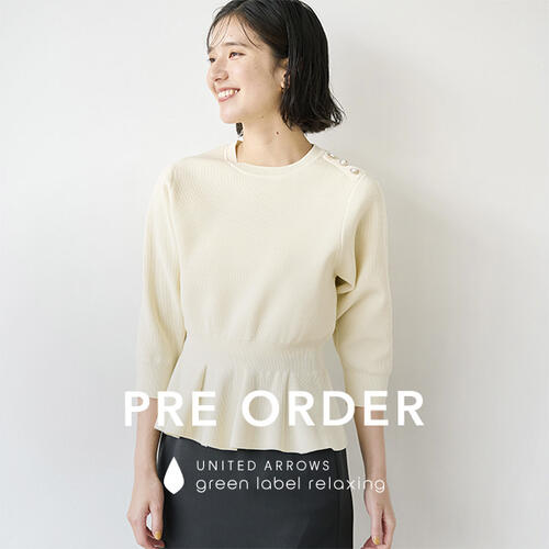 華やかなビジューがポイントのニットアイテム