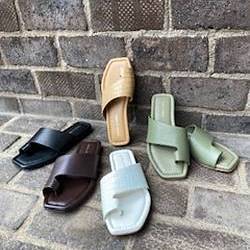 Thumb Loop Sandal