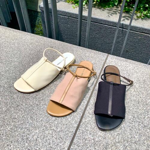 リラックススタイルの足元に