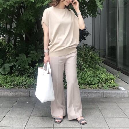 女性らしさを叶えてくれる今履きたい、フラットサンダル♪