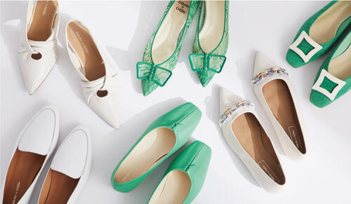 フラットシューズで装いも足取りも軽やかに