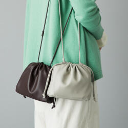 <ESLOW(エスロー)>のバッグに別注カラーが登場