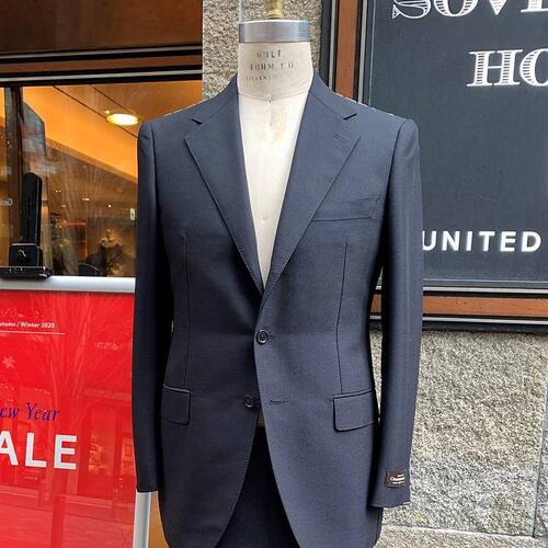 セールで探すベーシックアイテム