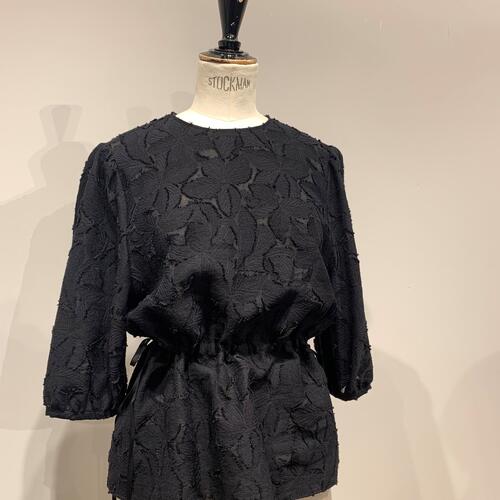 職人の丁寧な手仕事が生み出すカットジャカード