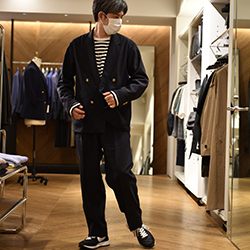 Tシャツにスーツ