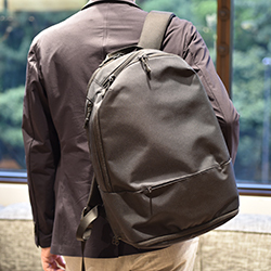 カジュアル化に乗り遅れないための通勤バッグ選び