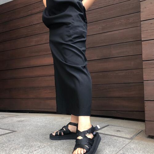 スタイルを彩る主役サンダル、とそのスタイリング。