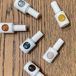 指先を夏カラーへ