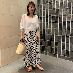 ゼブラ柄のスカート