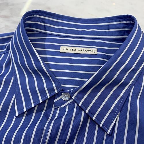 都会的な顔つきのシャツ