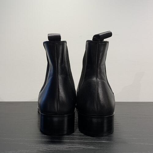 気になる"高さ"を持つブーツ