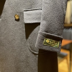 ＜SOVEREIGN＞のカシミアコート