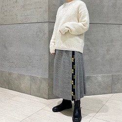 フワフワニット。合わせ方は自由